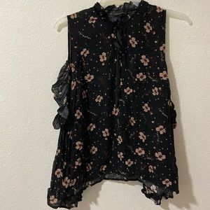 i by Jeans Buffalo, Blouse with cold shoulder and a small bat wing style sleeve